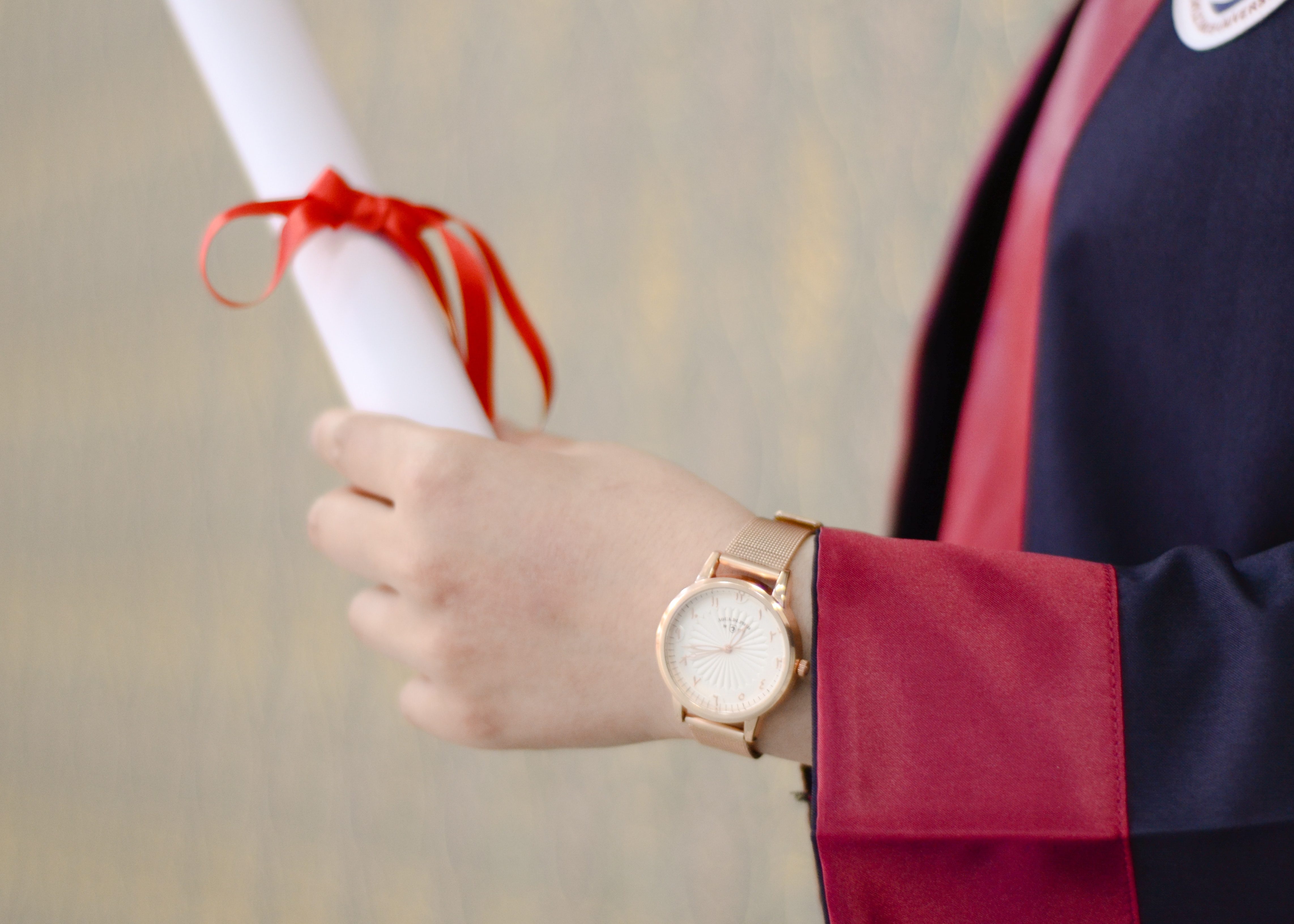 person-wearing-analog-watch-2293019